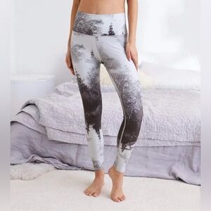 Aerie - Casual Black Gray & White Forest Print High Waisted Patterned Leggings